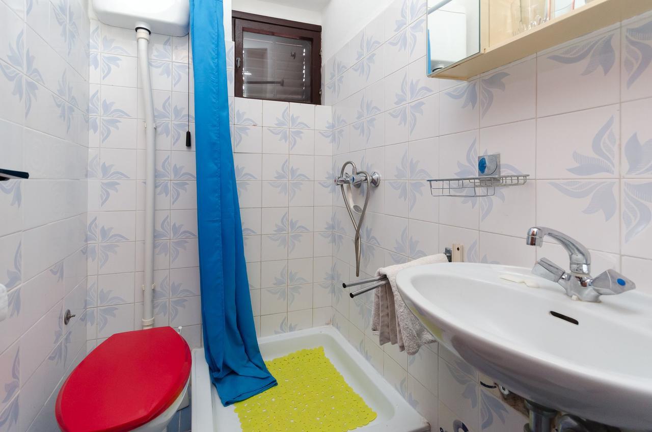 Apartments And Room Luka Klenovica Exterior photo