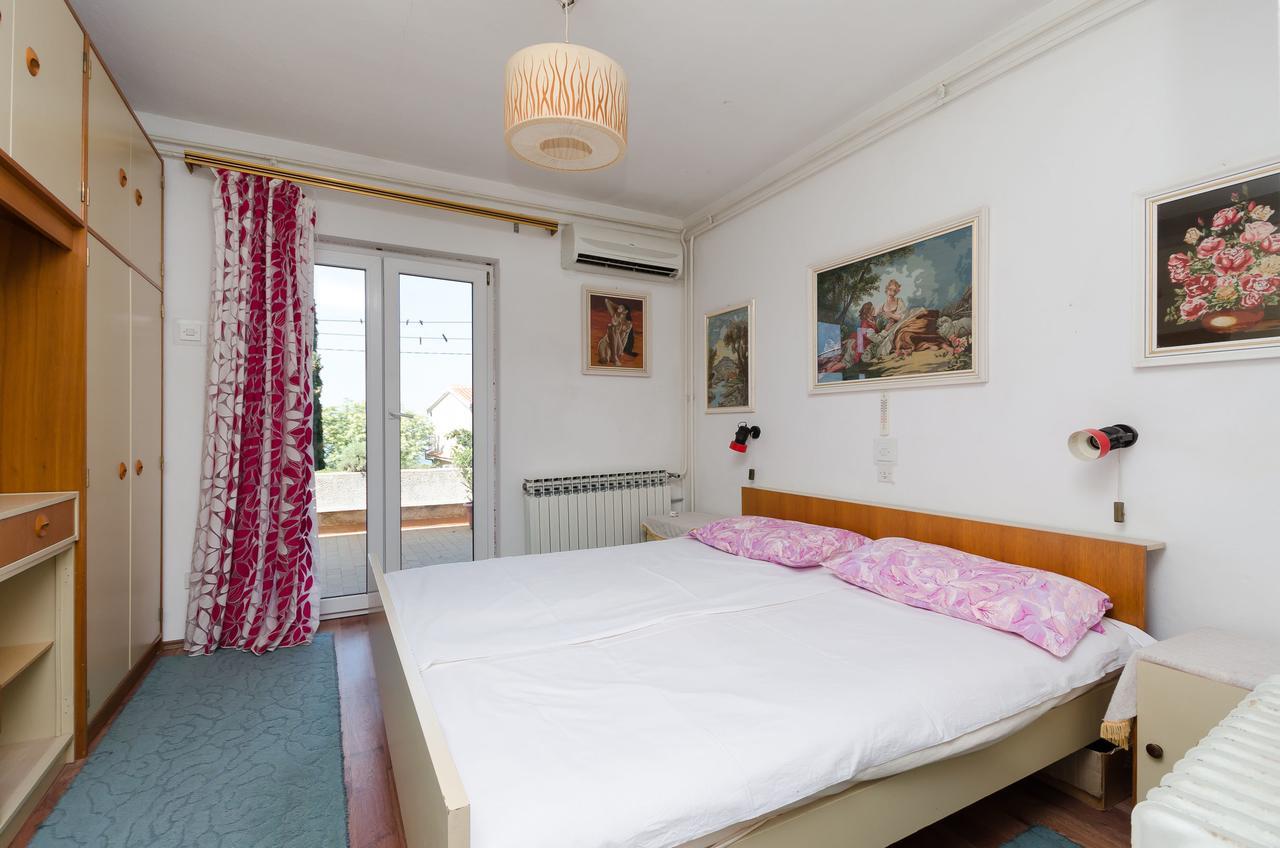 Apartments And Room Luka Klenovica Exterior photo